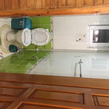 بيت خشبي U Myrona